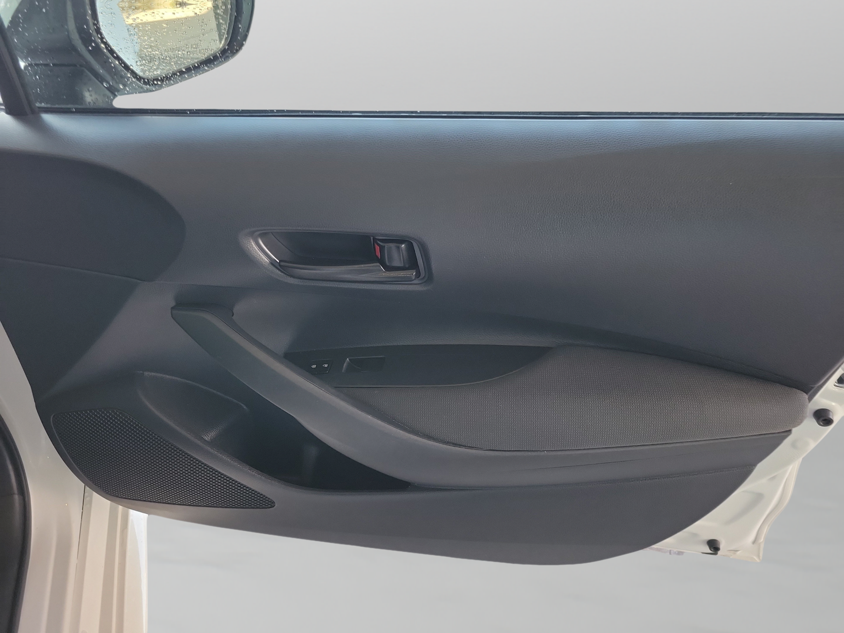 Used 2025 Toyota Corolla LE FWD image 30