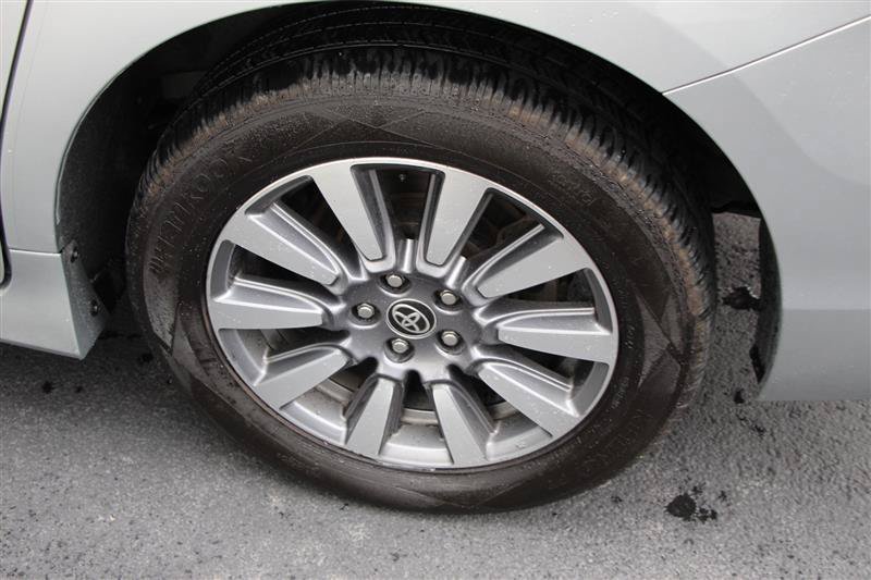 Used 2020 Toyota Sienna XLE w/ XLE Navigation Package AWD/4WD image 35