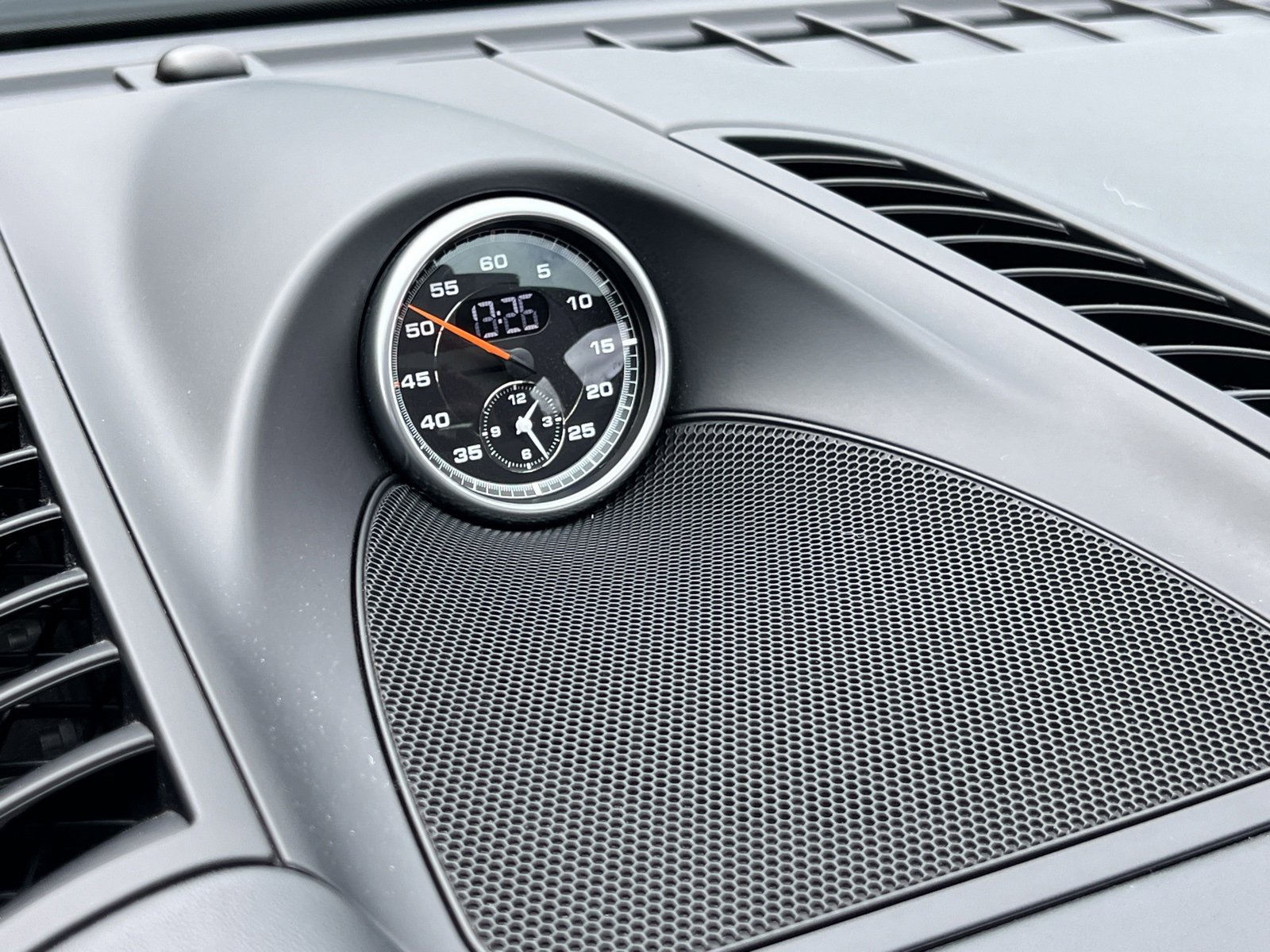 Used 2016 Porsche Cayenne Turbo S image 26