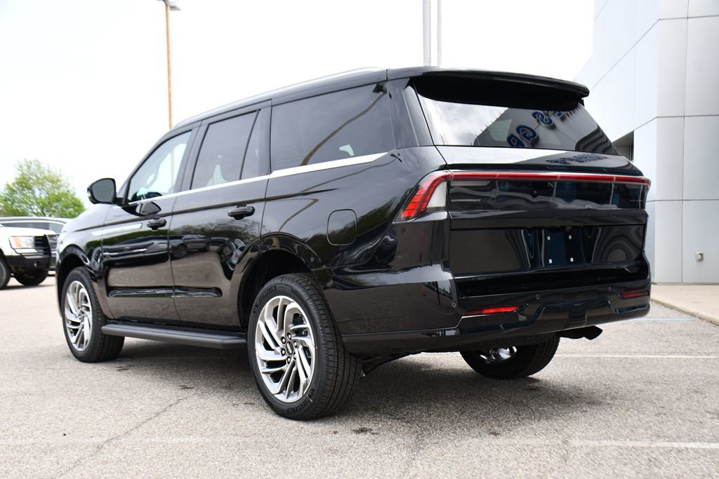 New 2026 Lincoln Navigator Premiere AWD/4WD image 4