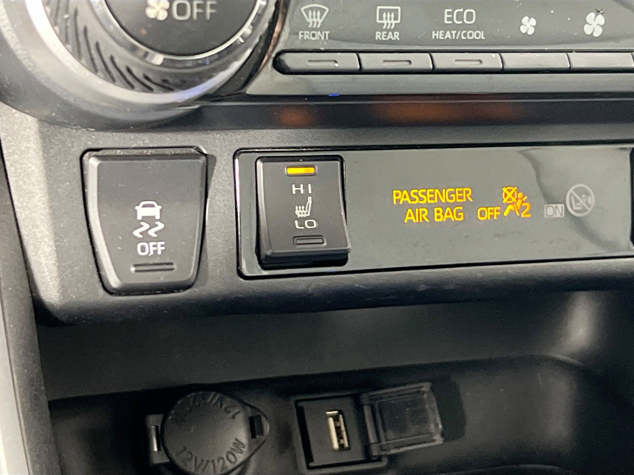 Used 2021 Toyota RAV4 XLE Premium image 19