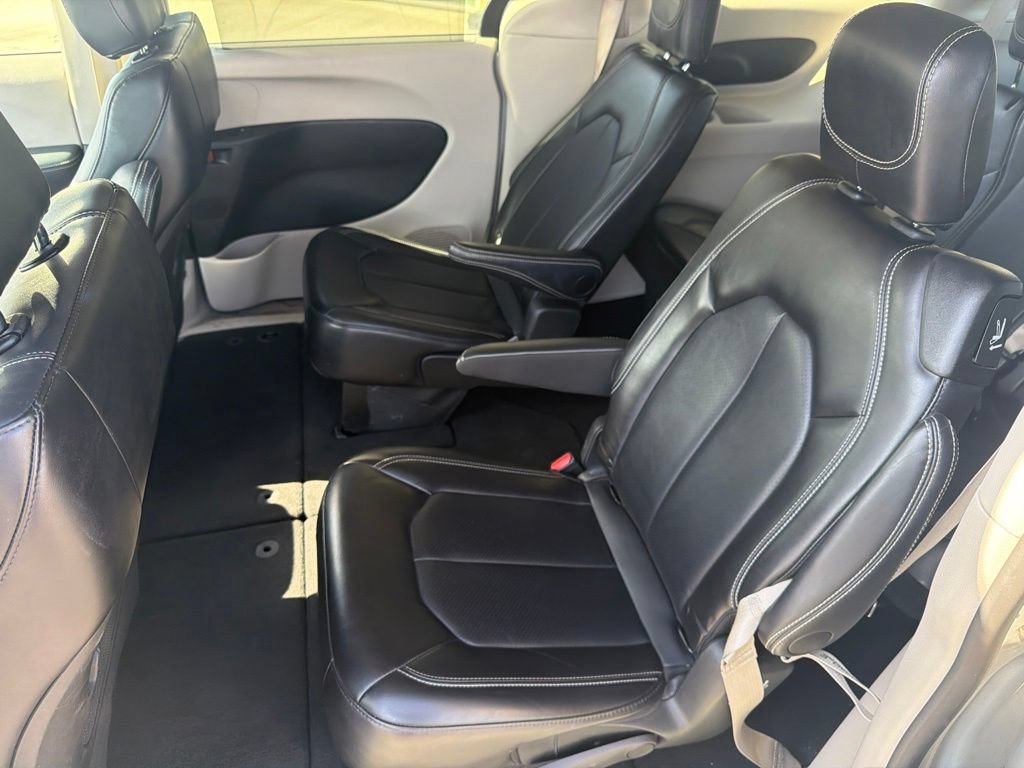 Used 2024 Chrysler Pacifica Touring-L FWD image 14