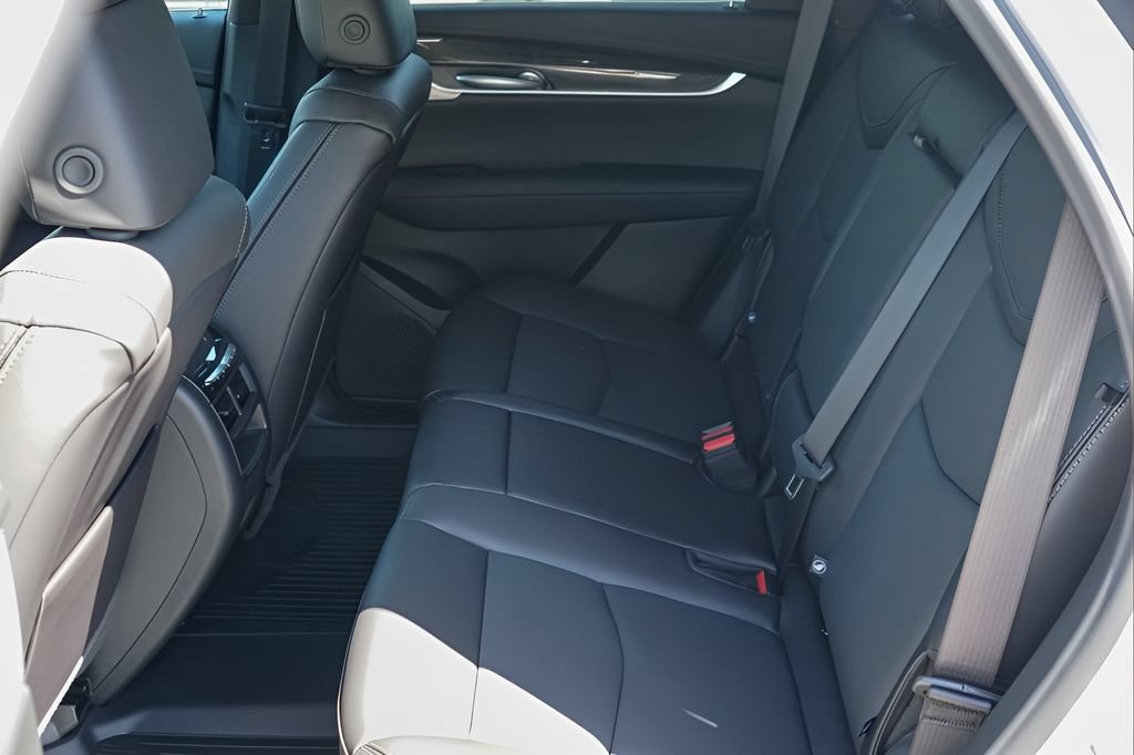 New 2026 Cadillac XT5 Sportv w/ LPO, Onyx Lite Package AWD/4WD image 23