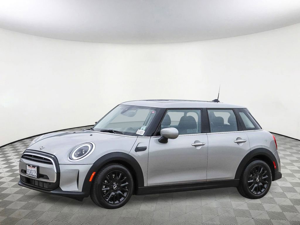 Used 2024 MINI Cooper 4-Door Hardtop image 4
