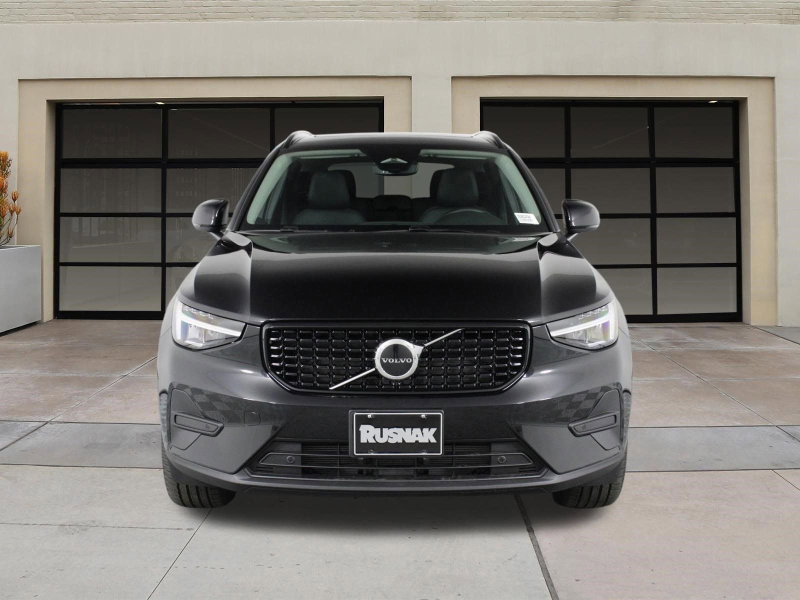 New 2026 Volvo XC40 B4 Core image 2