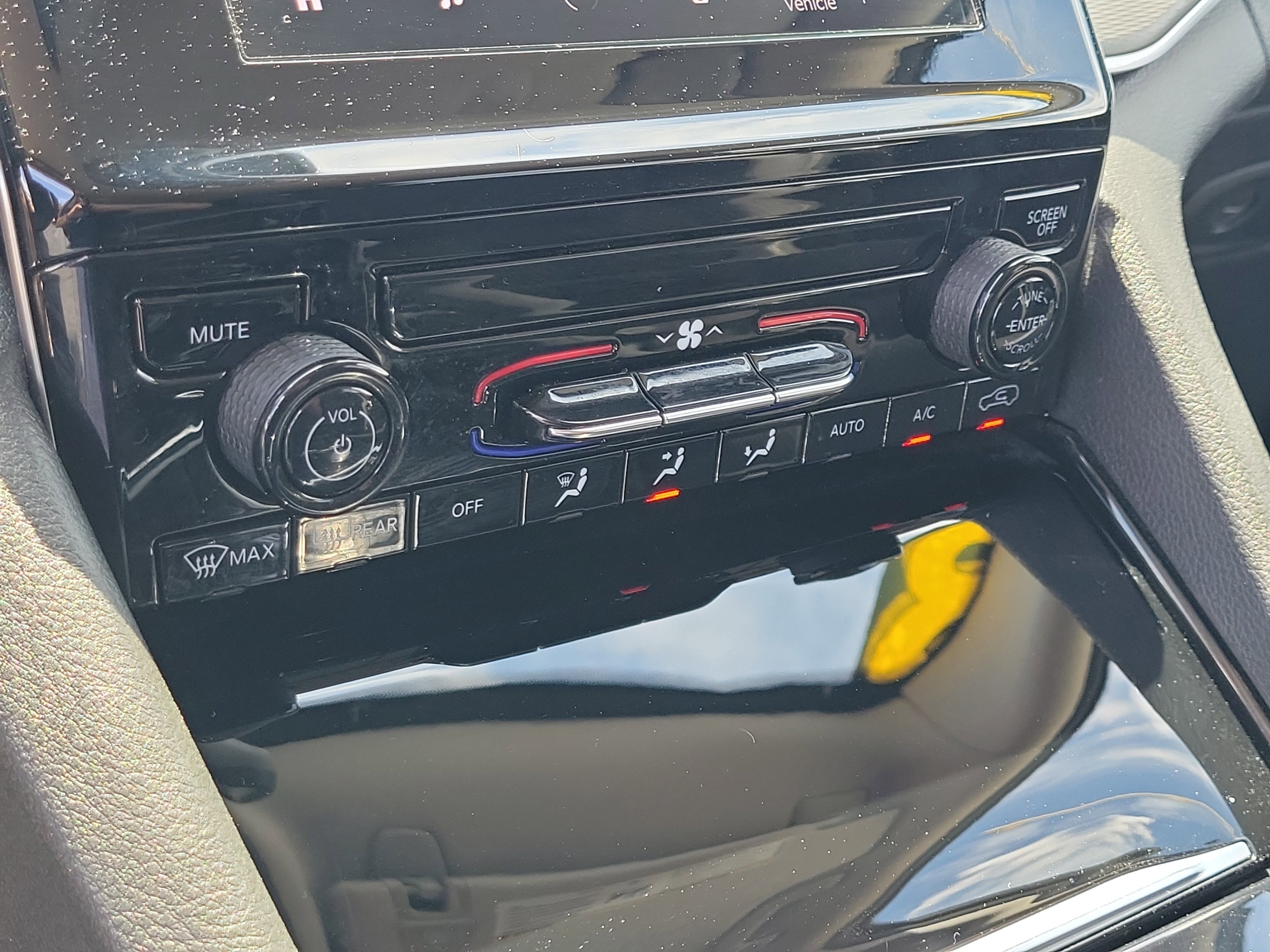 Used 2023 Jeep Grand Cherokee L Laredo RWD image 30