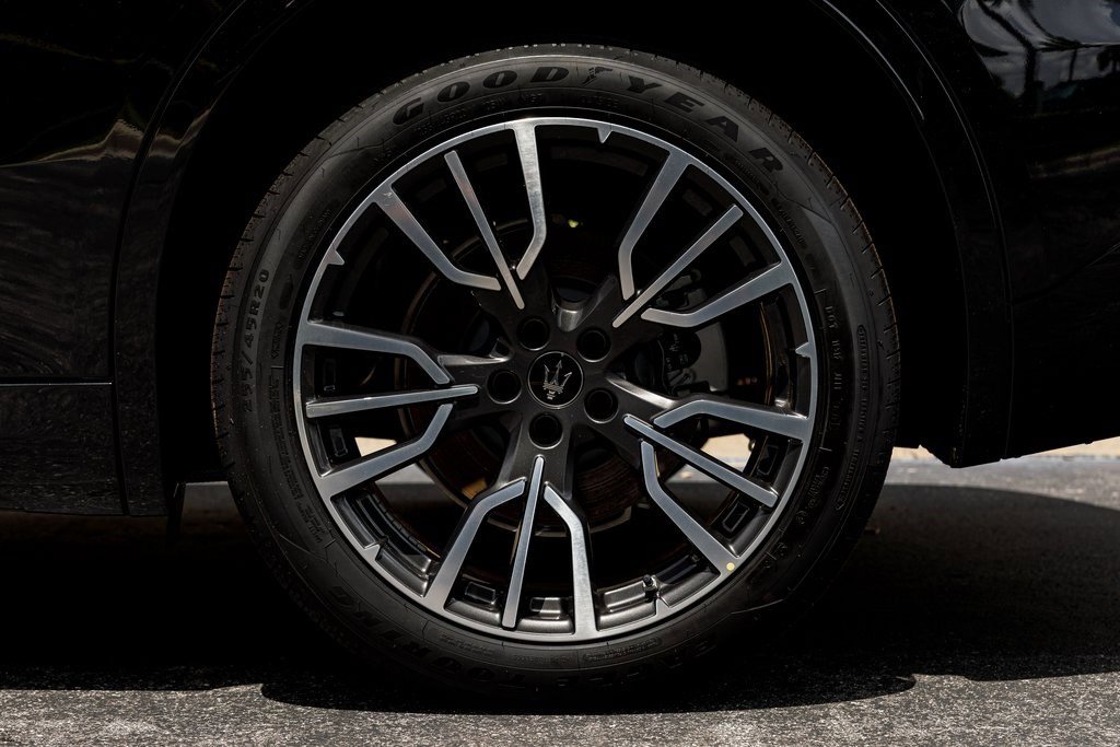 New 2025 Maserati Grecale GT image 12