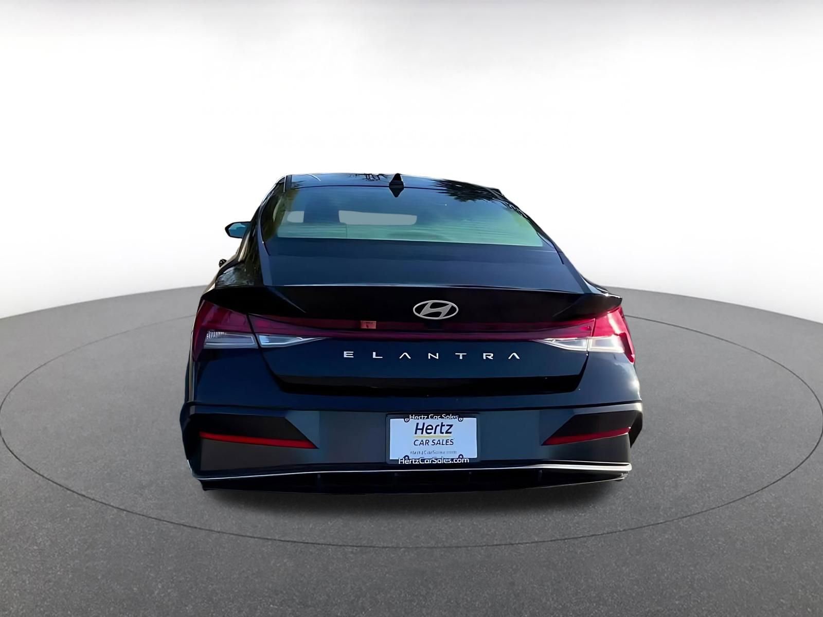 Used 2025 Hyundai Elantra SEL FWD image 10