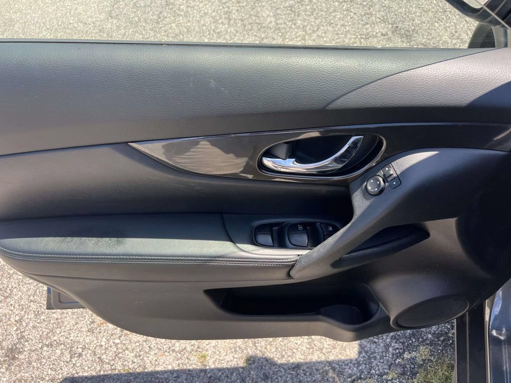 Used 2020 Nissan Rogue SV AWD/4WD image 14