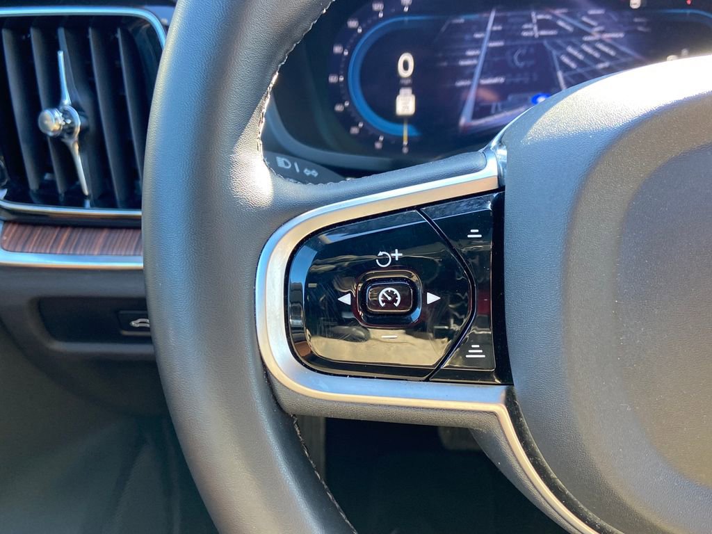 Used 2025 Volvo V60 B5 Cross Country Plus image 16