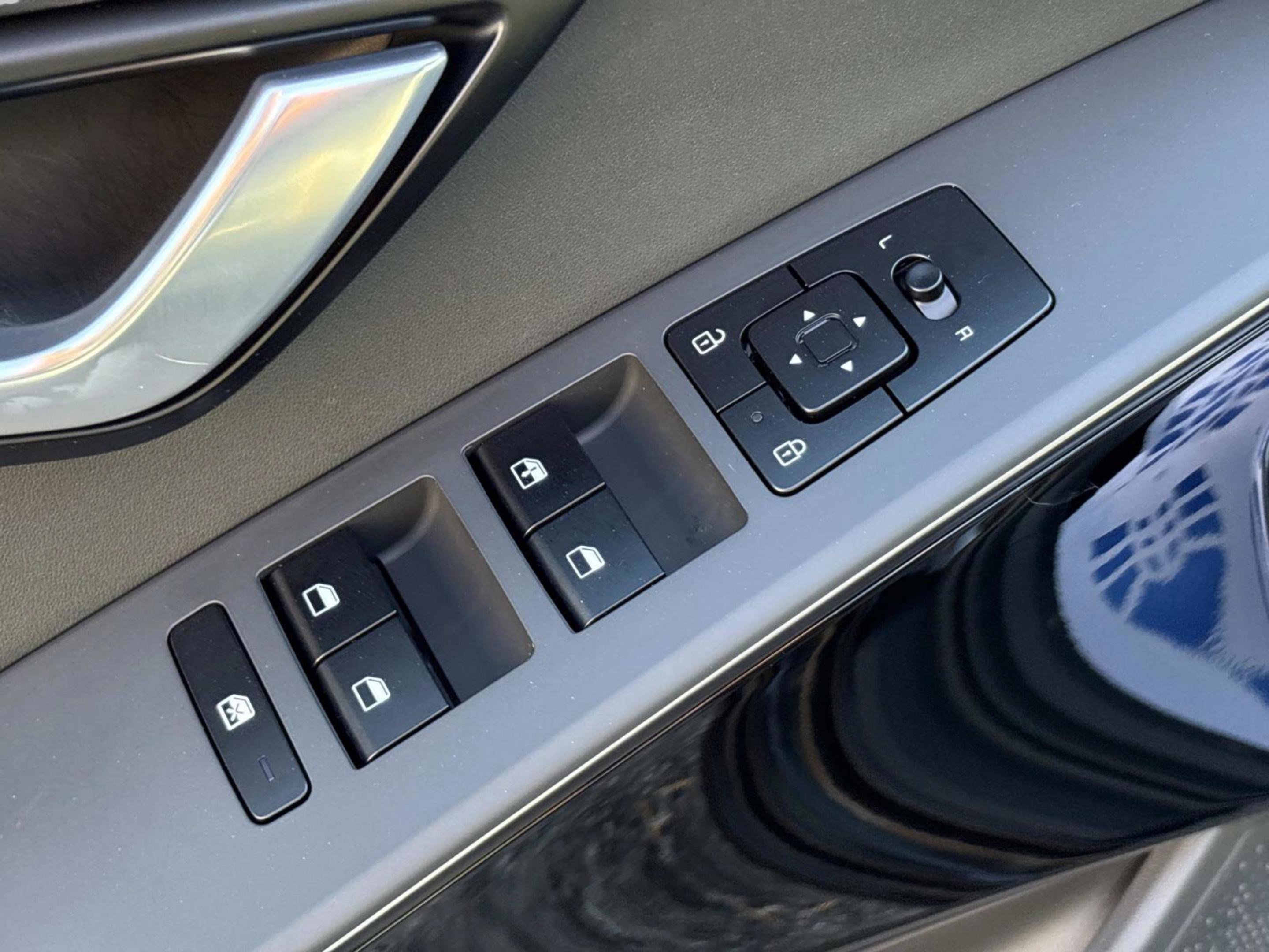 Used 2024 Kia Niro EX w/ EX Cold Weather Package image 27