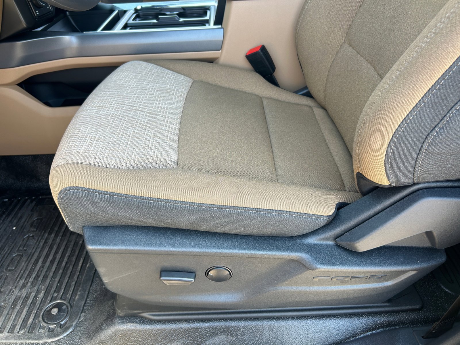 New 2025 Ford F350 XLT w/ Black Appearance Package image 14