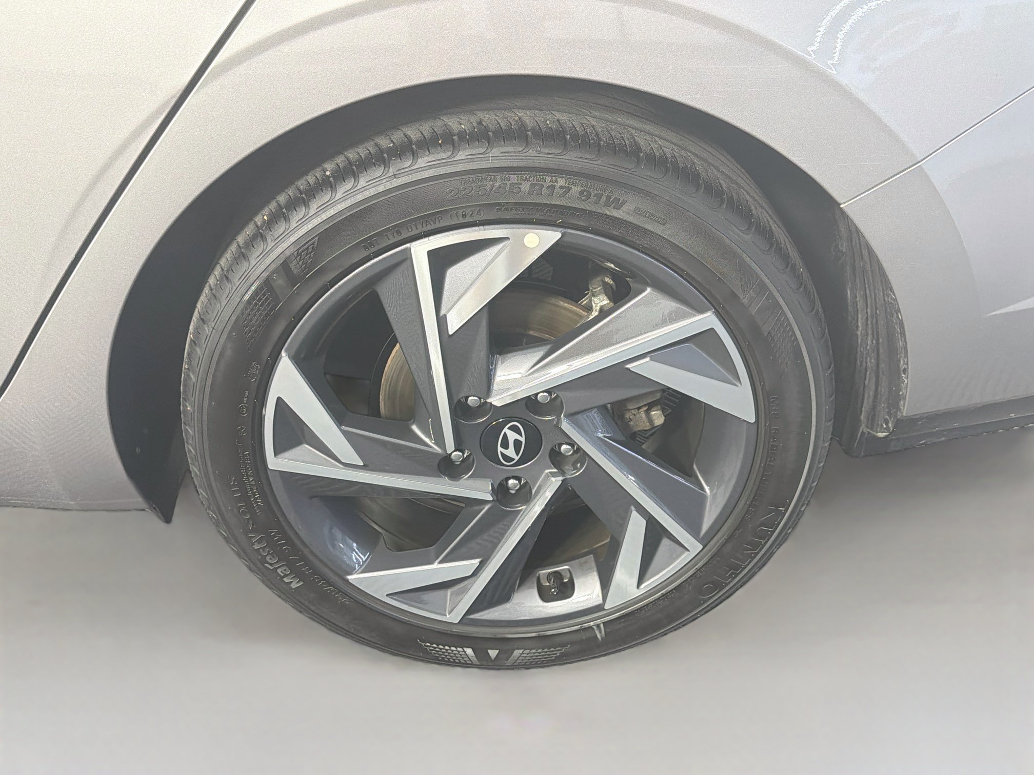 Used 2024 Hyundai Elantra Limited FWD image 11