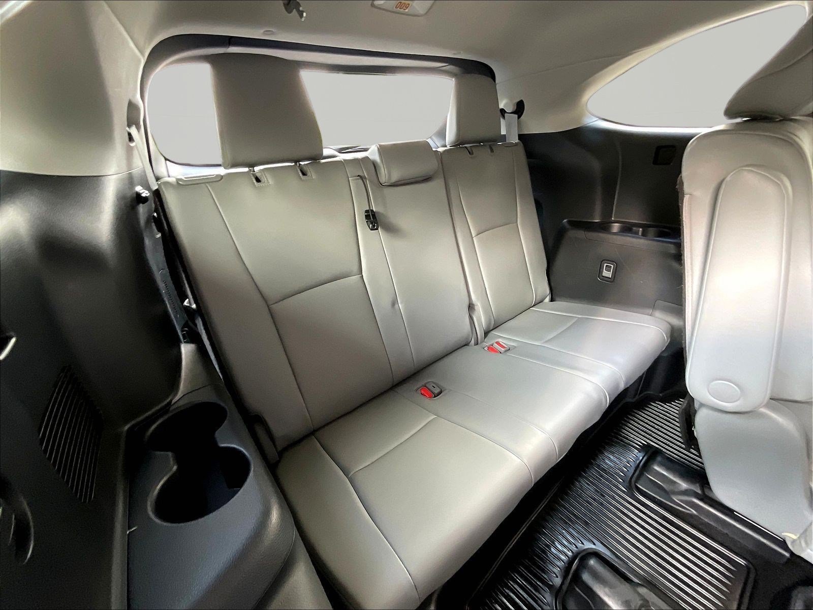 Used 2023 Toyota Highlander XLE AWD/4WD image 25