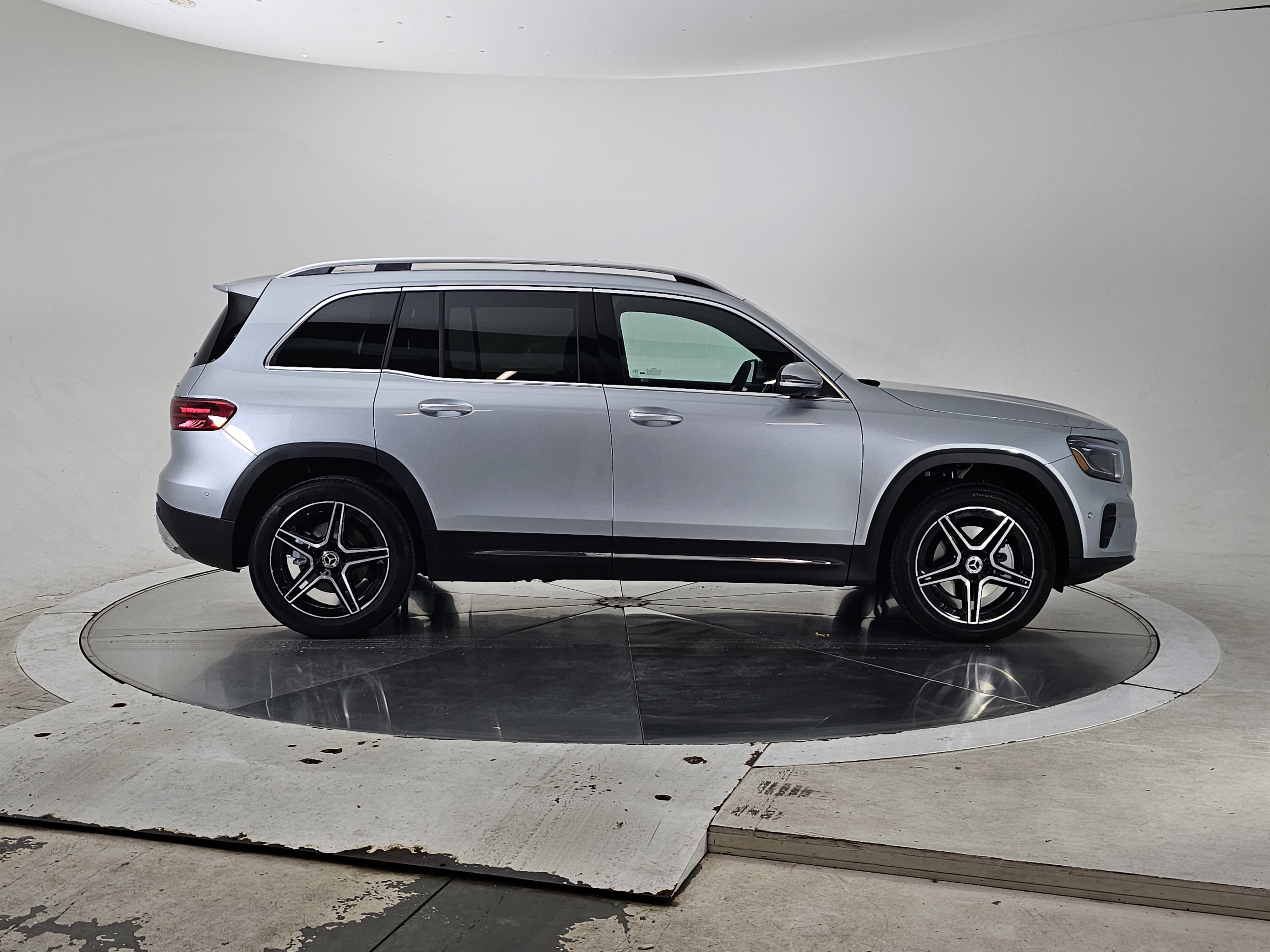 New 2026 Mercedes-Benz GLB 250 4MATIC image 3