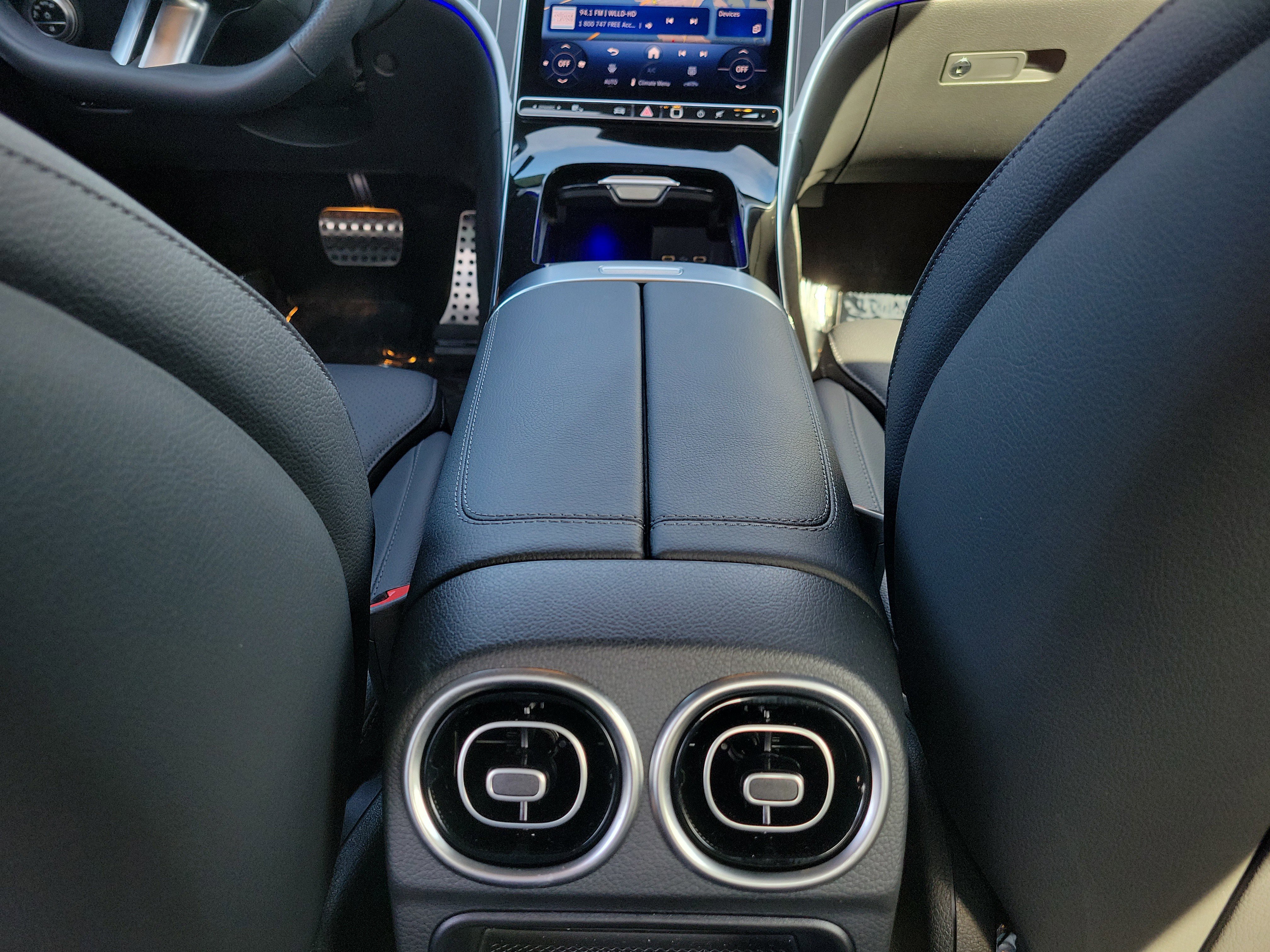 Used 2025 Mercedes-Benz C 300 Sedan image 7