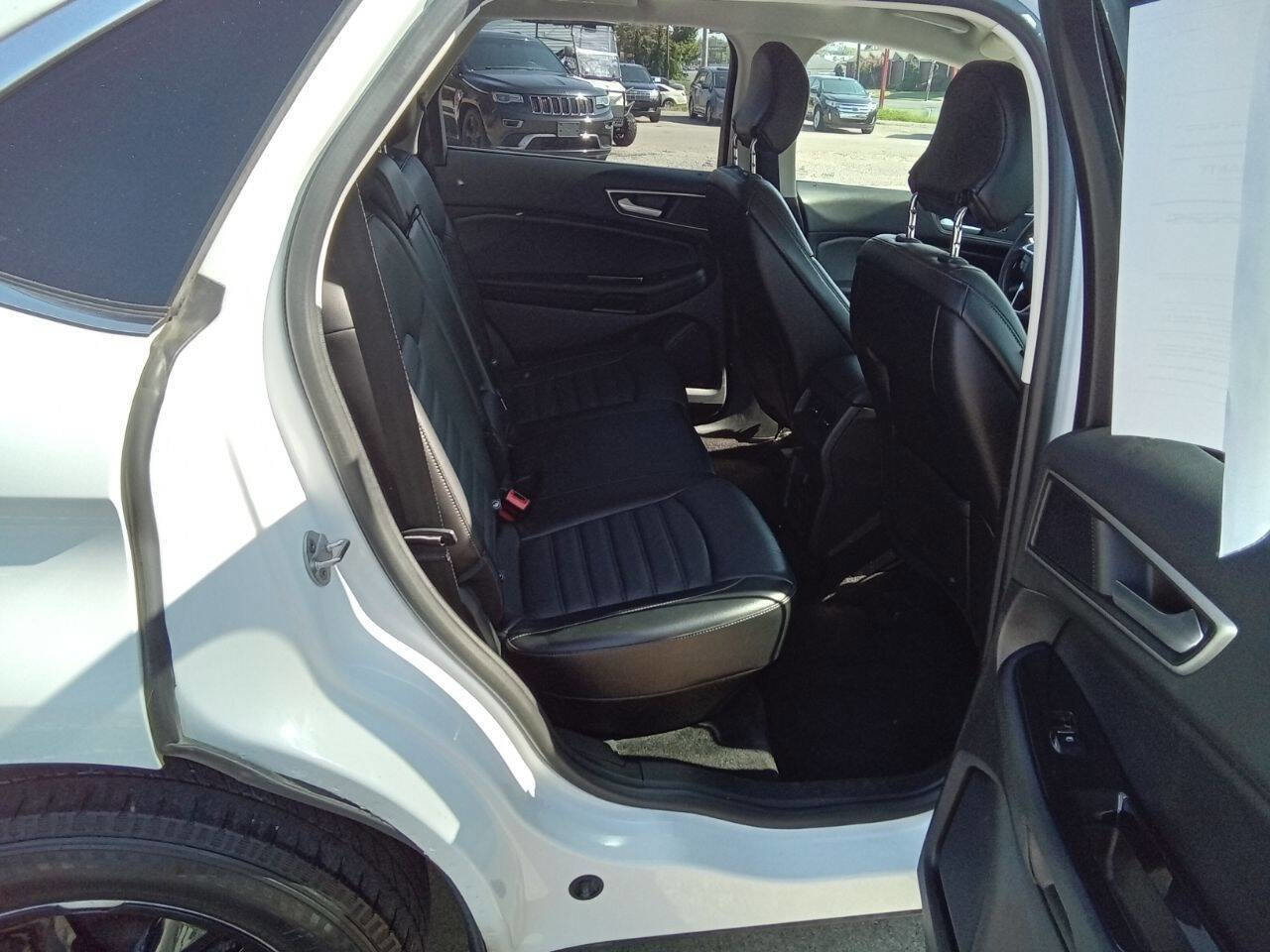 Used 2017 Ford Edge SEL w/ Equipment Group 201A image 5