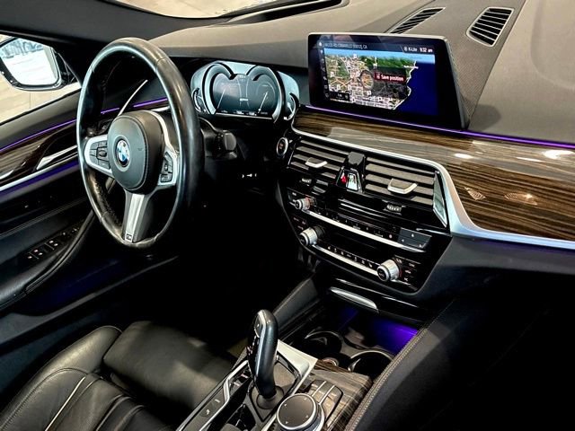 Used 2019 BMW 530e w/ M Sport Package image 24