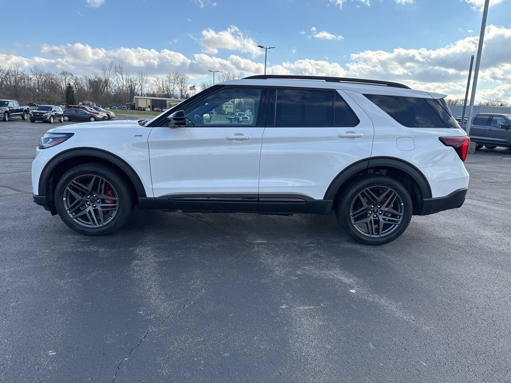 Used 2025 Ford Explorer ST-Line w/ ST-Line Street Pack AWD/4WD image 5