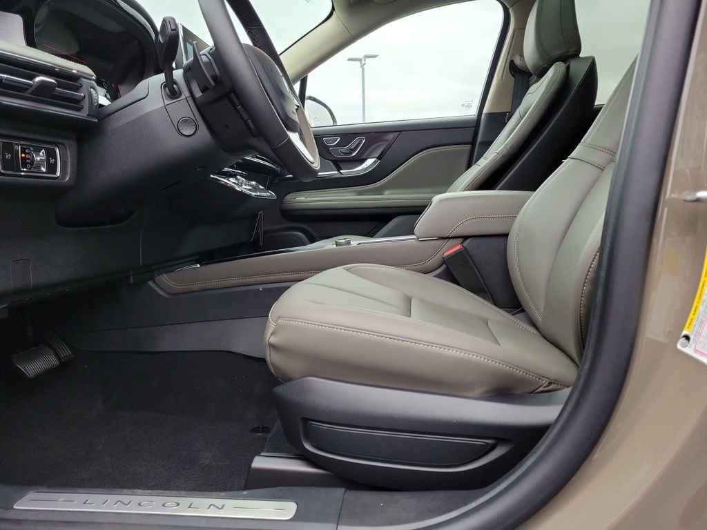 New 2026 Lincoln Corsair Premiere image 18