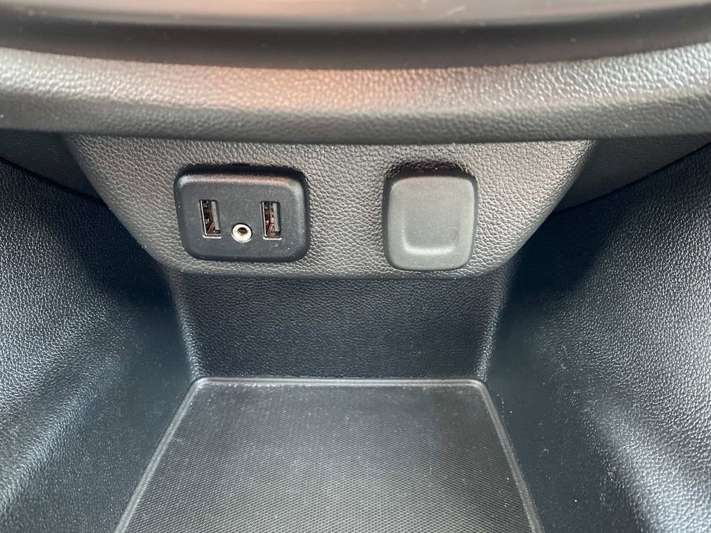 Used 2021 Chevrolet Traverse LT FWD image 34