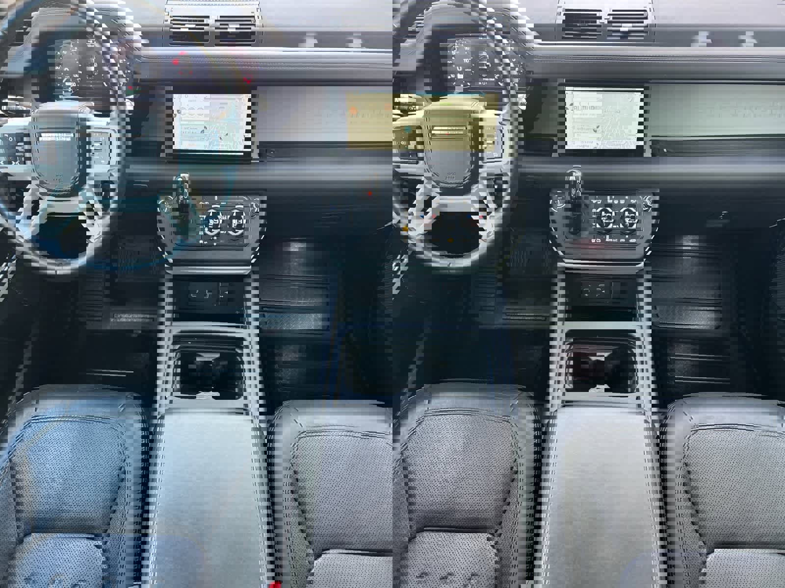 Used 2020 Land Rover Defender 110 HSE image 4