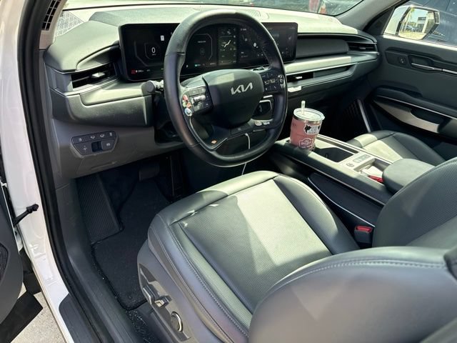 Certified 2024 Kia EV9 Light Long Range RWD image 6