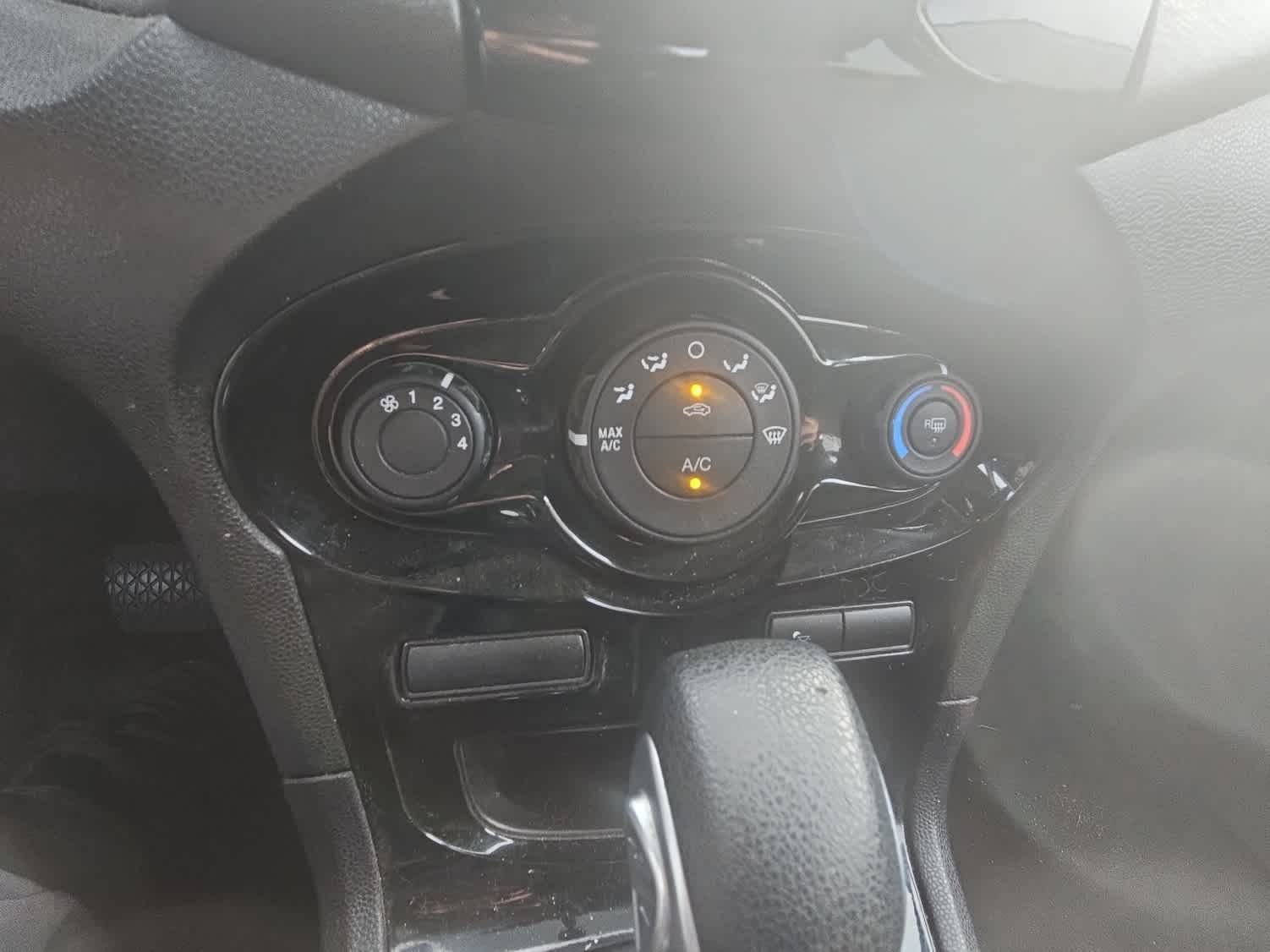 Used 2016 Ford Fiesta SE w/ Equipment Group 201A FWD image 17