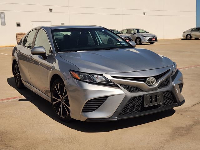 Used 2020 Toyota Camry SE FWD image 2