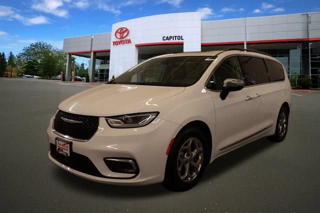 Used 2023 Chrysler Pacifica Limited FWD image 5