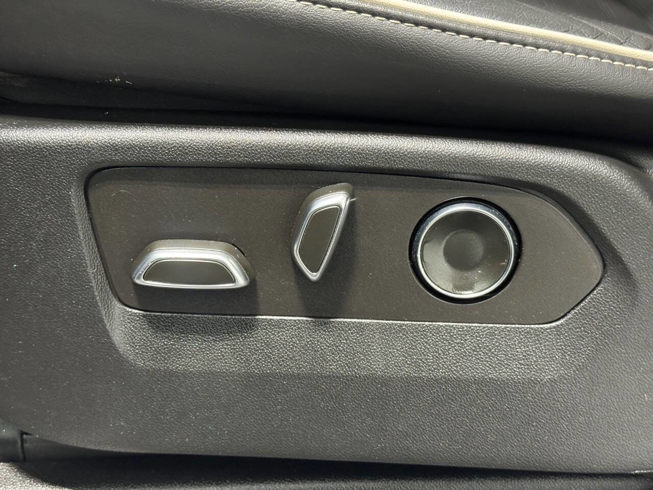 Used 2021 Cadillac Escalade Sport w/ Driver Assist Tech Package image 10