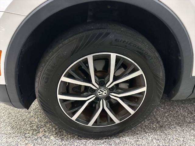 Used 2019 Volkswagen Tiguan SE w/ Panoramic Sunroof Package AWD/4WD image 9