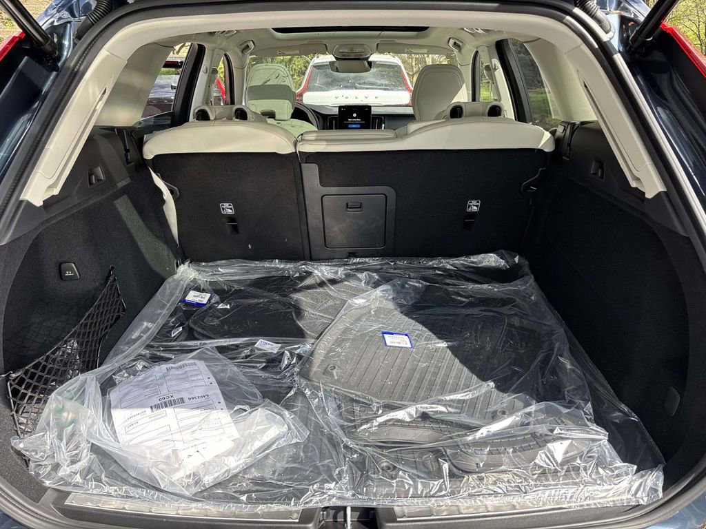 New 2026 Volvo XC60 B5 Ultra w/ Protection Package Premier image 9