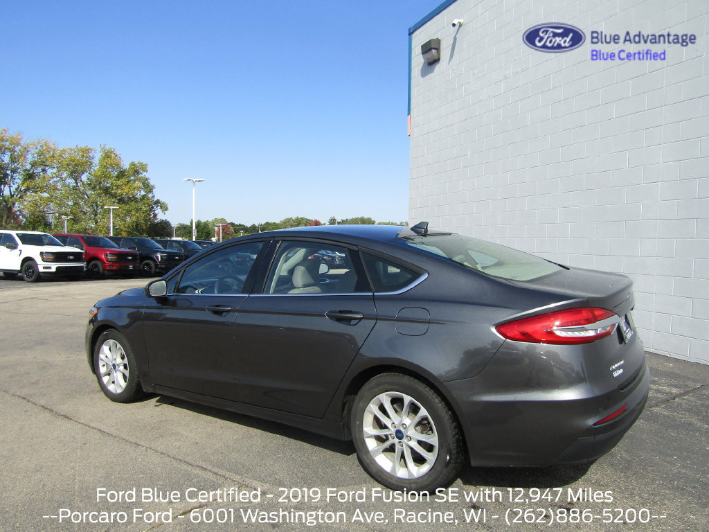 Used 2019 Ford Fusion SE FWD image 2