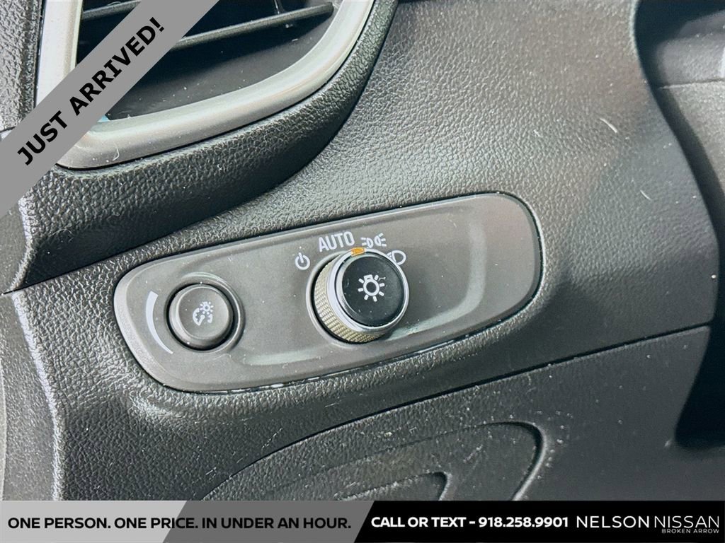 Used 2022 Chevrolet Trax LS w/ Tint and Cruise Package AWD/4WD image 10