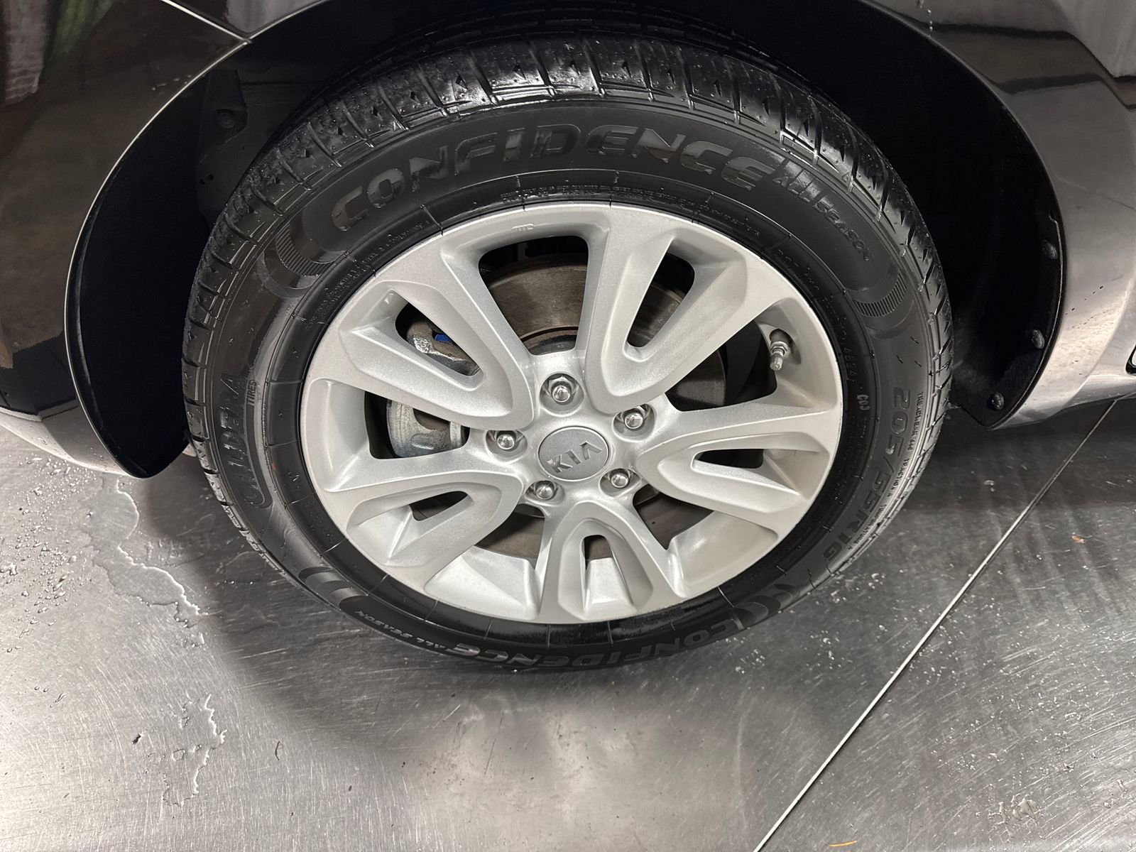 Used 2013 Kia Soul FWD image 2