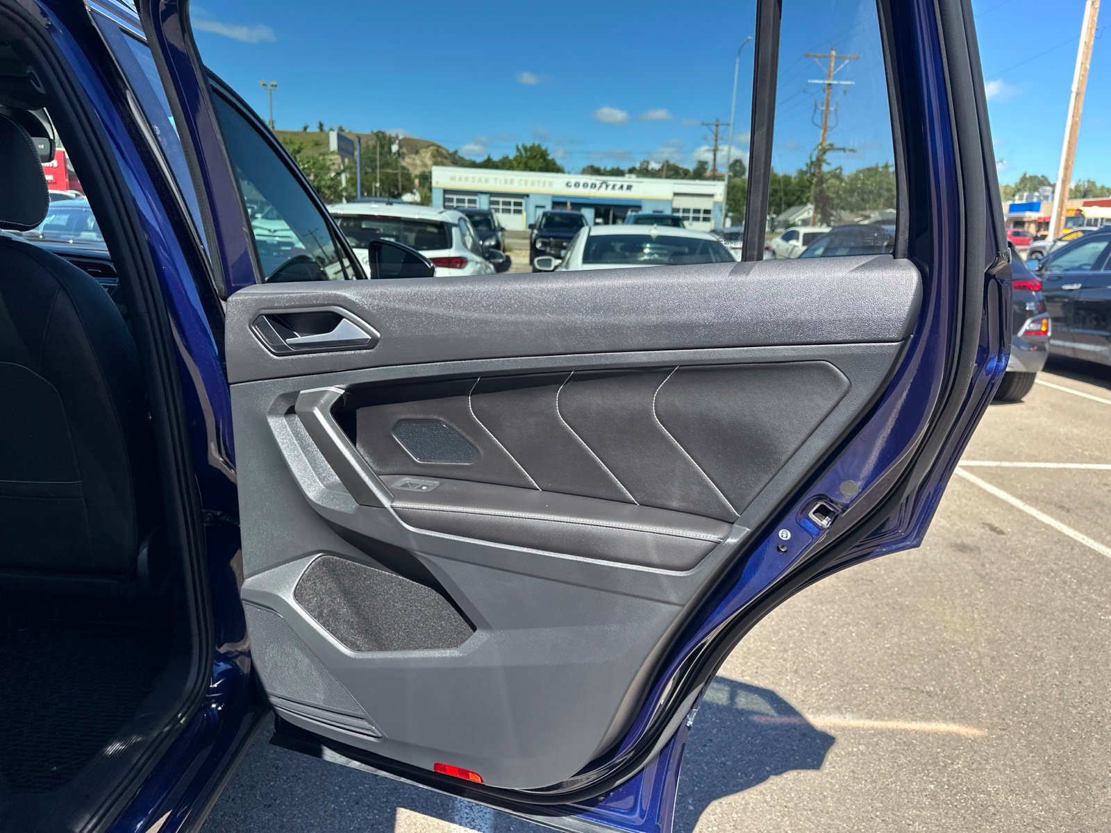 Certified 2024 Volkswagen Tiguan SEL R-Line w/ MDO Package, Two-Row AWD/4WD image 35