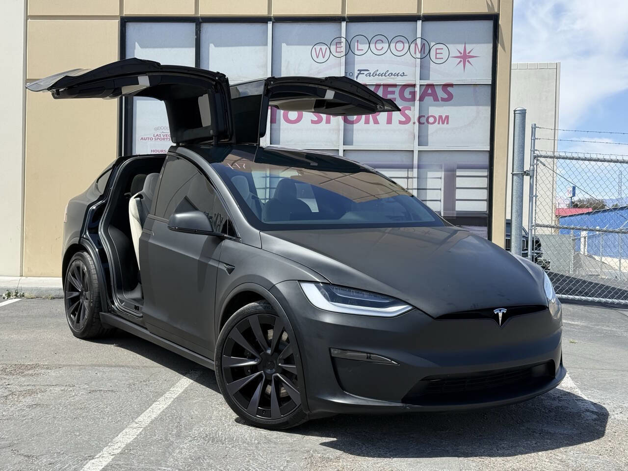Used 2022 Tesla Model X Plaid image 2