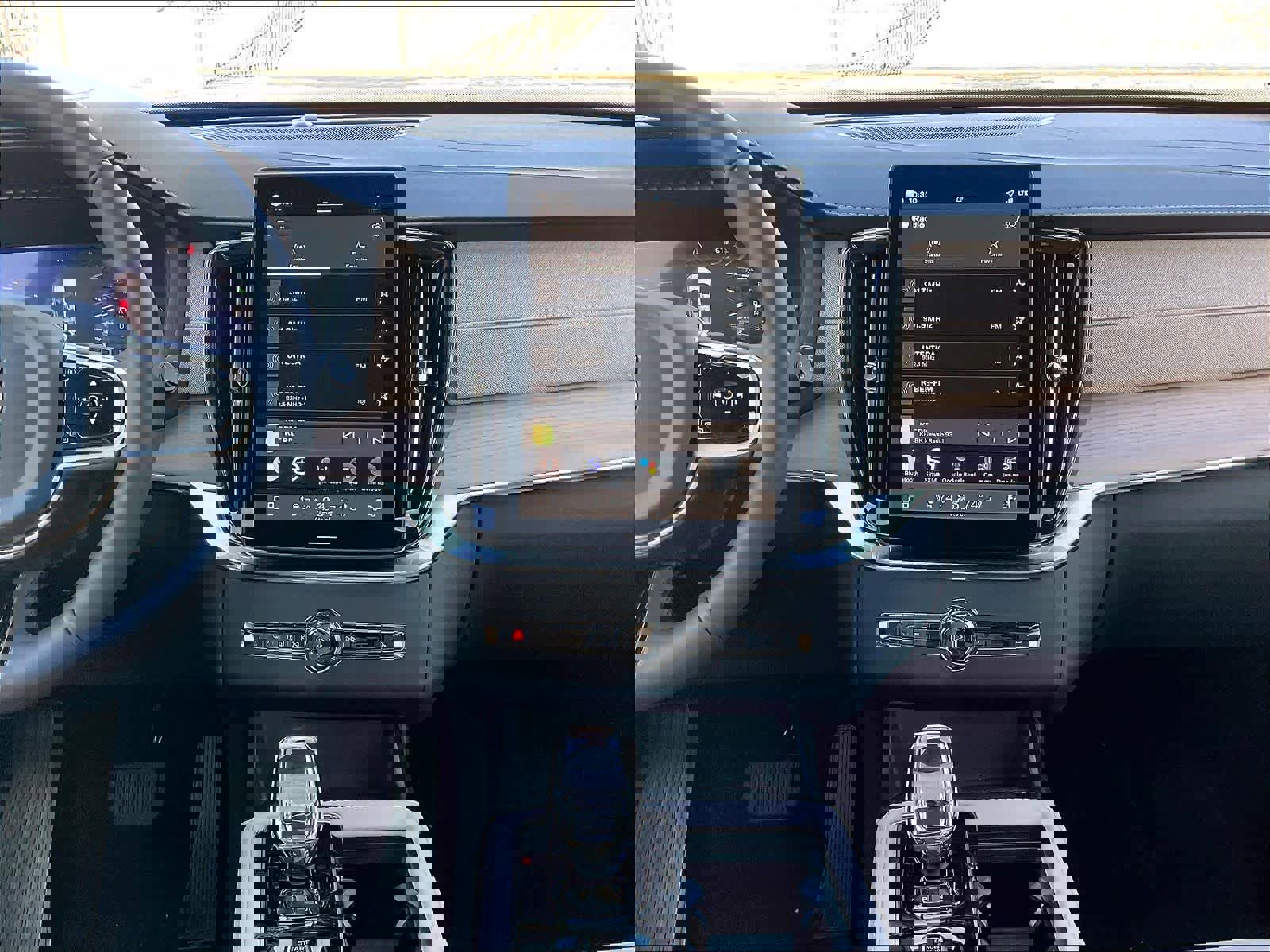 New 2026 Volvo XC90 T8 Plus w/ Protection Package Premier image 9