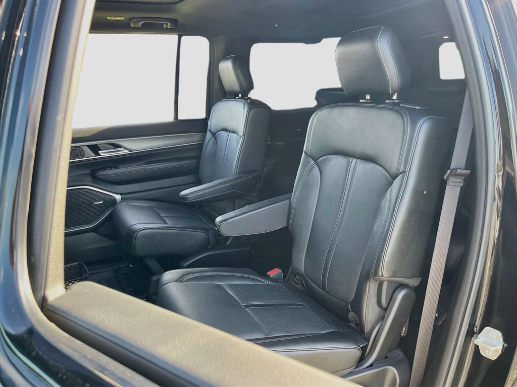 Used 2023 Jeep Wagoneer Series II AWD/4WD image 26