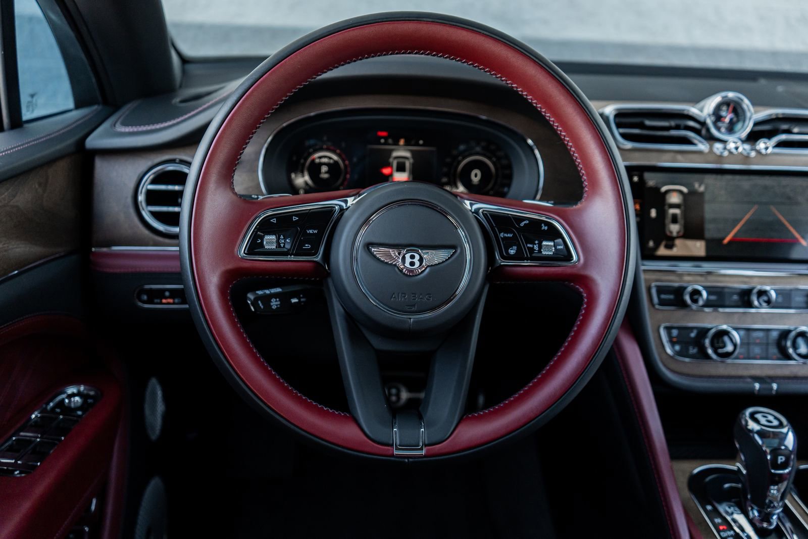 Certified 2024 Bentley Bentayga Extended Wheelbase image 32