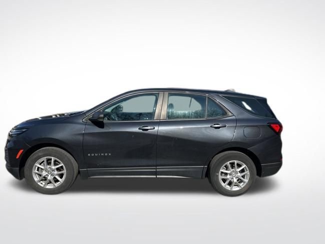 Used 2022 Chevrolet Equinox LS image 2