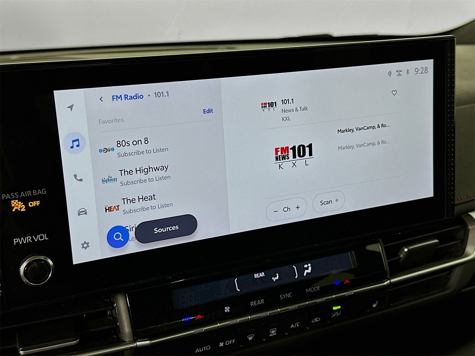 Certified 2025 Toyota Sienna XSE image 15
