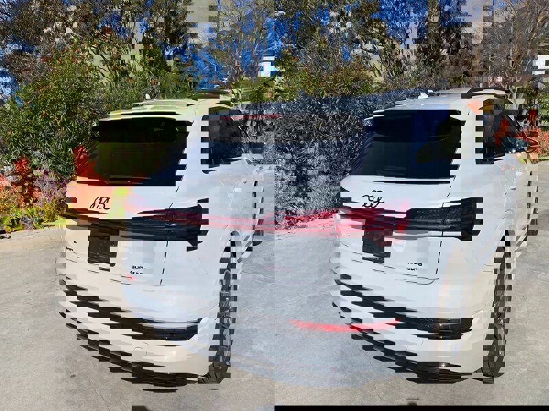 Used 2022 Audi e-tron Premium w/ Convenience Plus Package image 10