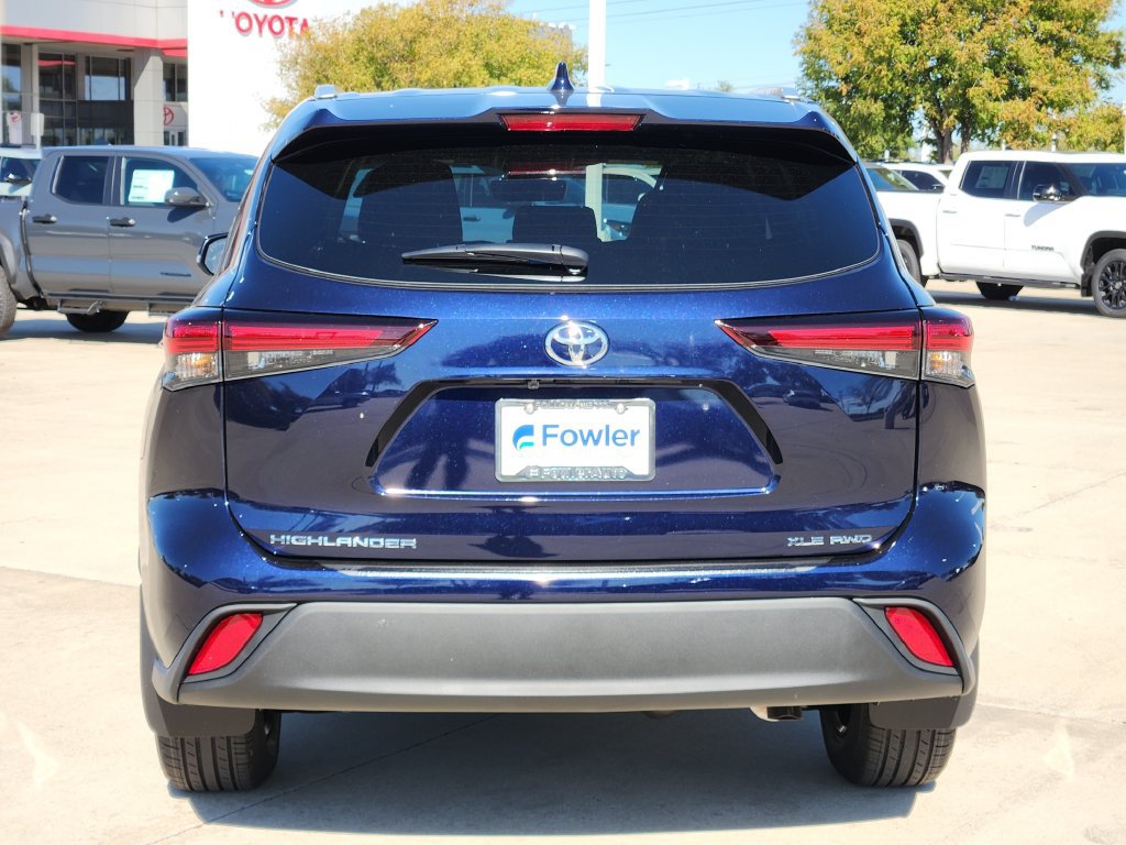 New 2026 Toyota Highlander AWD image 6