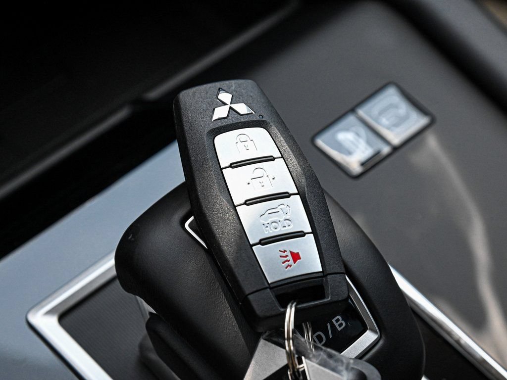 New 2024 Mitsubishi Outlander SE AWD/4WD image 28
