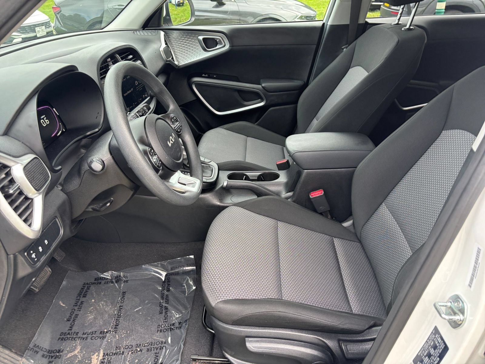 Used 2025 Kia Soul LX w/ LX Technology Package FWD image 27
