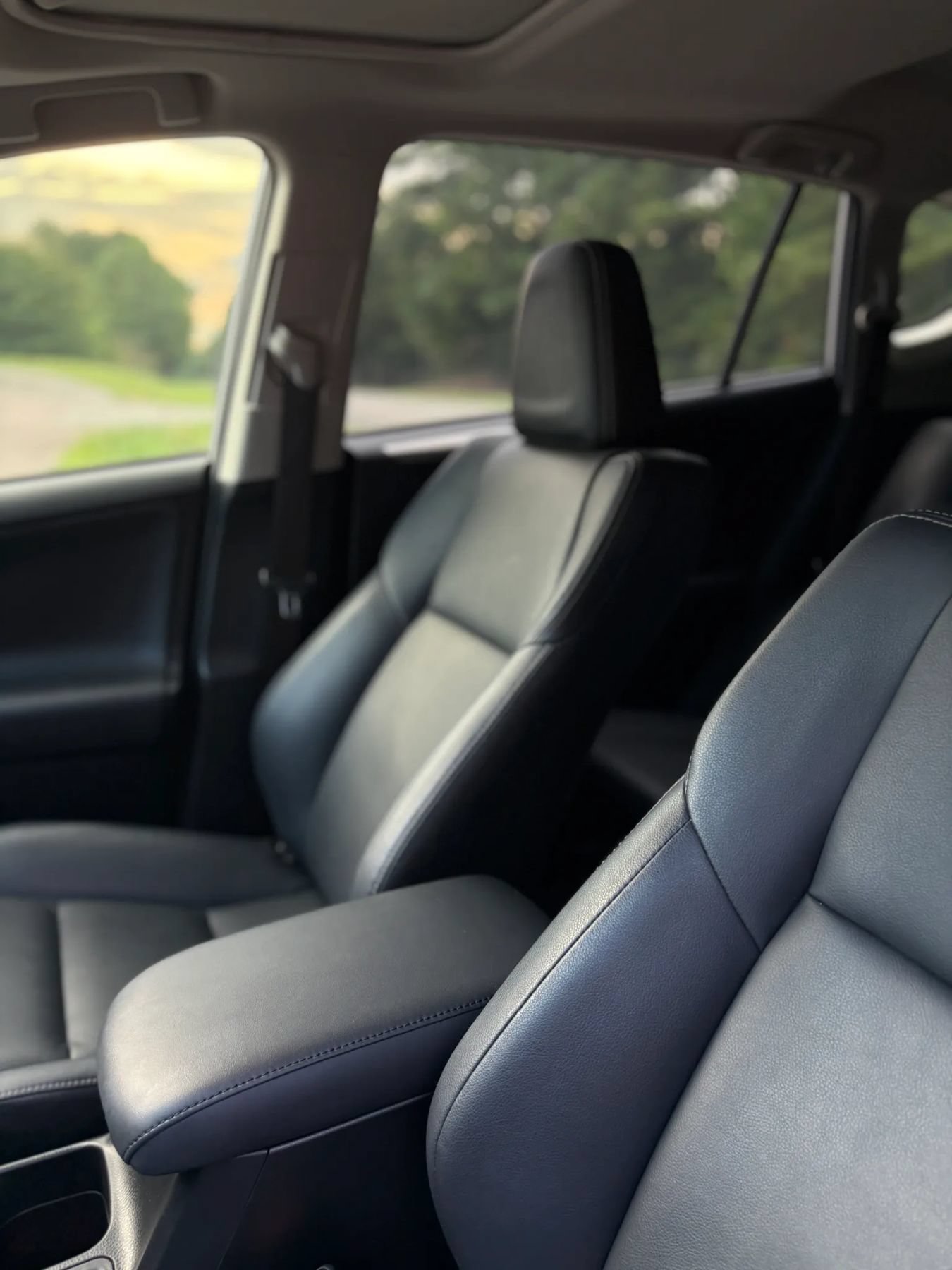 Used 2015 Toyota RAV4 Limited w/ Outdoor Package FWD image 9