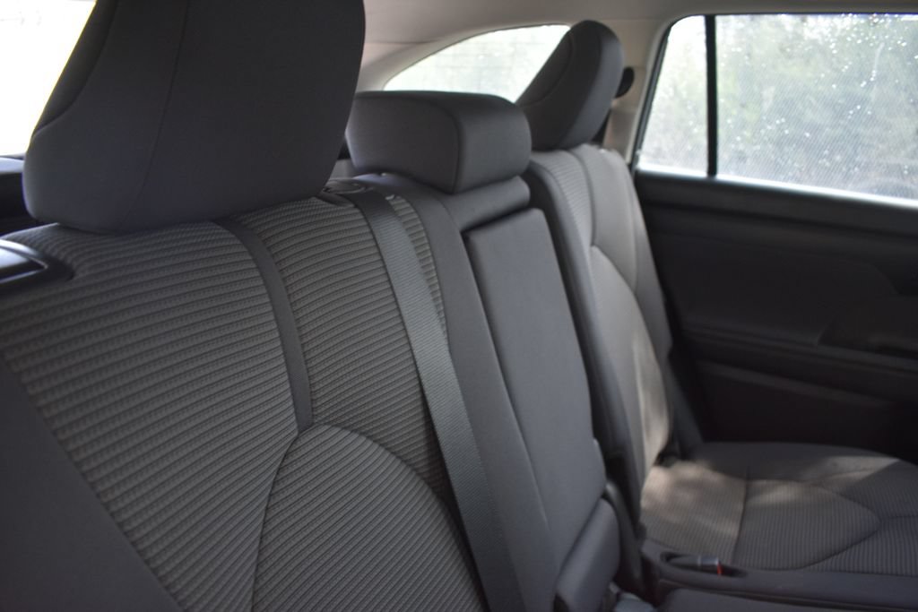 Used 2025 Toyota Highlander LE FWD image 27