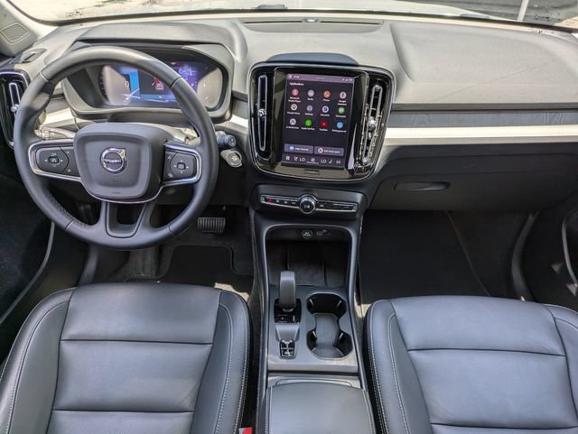 Certified 2025 Volvo XC40 B5 Core AWD/4WD image 19